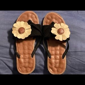 Sandals with Tan Flower Petal Size 8 EUC